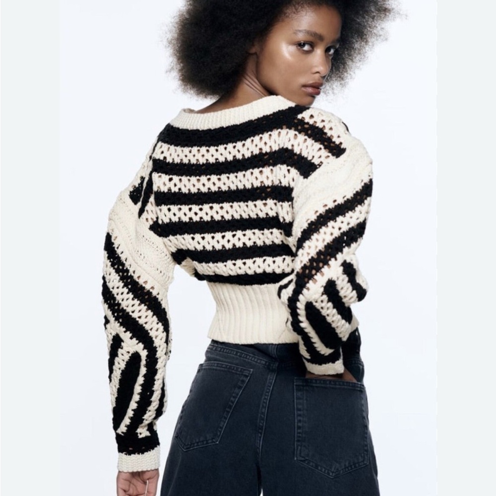 ZARA Black & Ecru Limited Edition Striped Sweater Jumper Size Large Gently Used - Picture 4 of 11